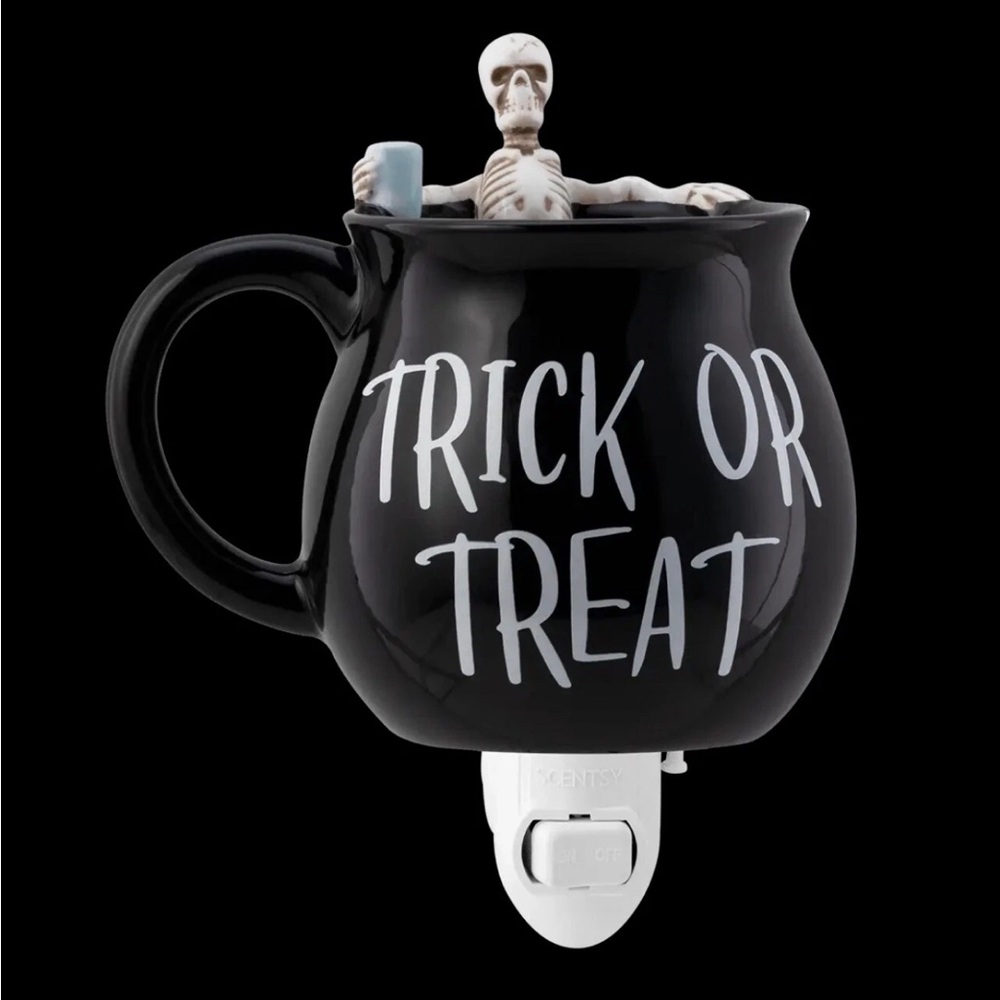 Brand New in box Scentsy Chilling Brew Warmer